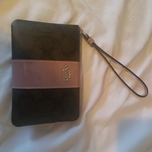 👛NEED GONE👛Coach Wristlet